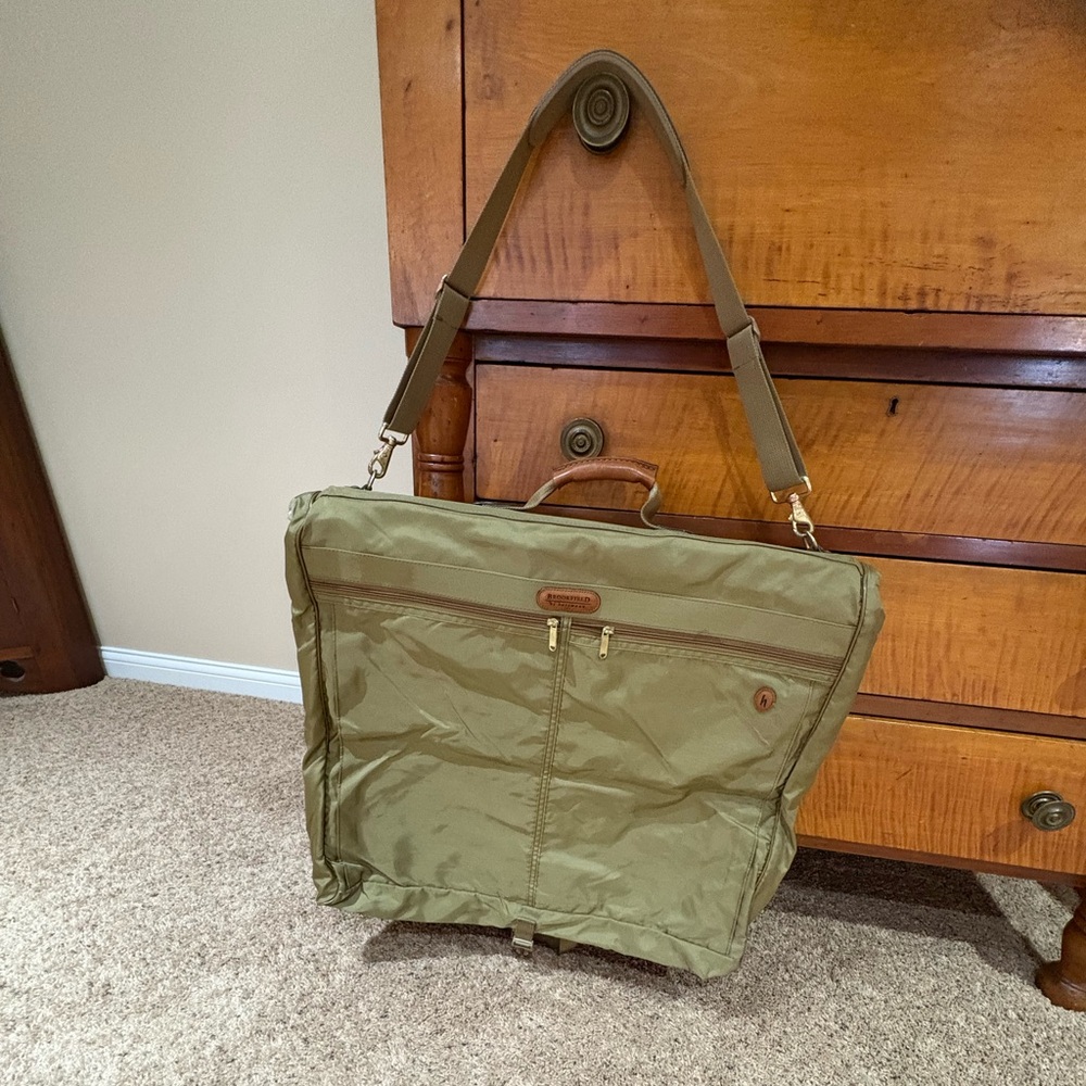 Brookfield by Hartmann Nylon Leather Trim Hanging  Folding Garment Bag Travel
